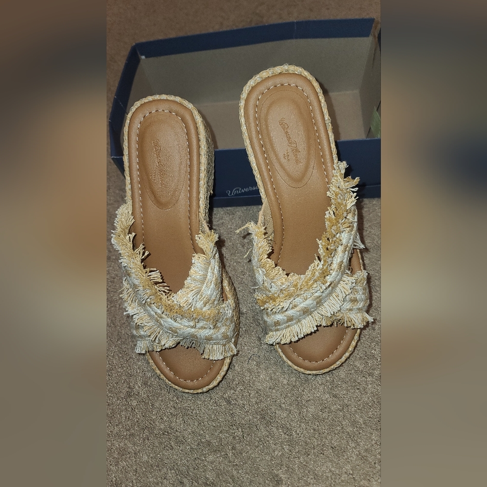 Universal Thread Women's Tan and Cream Espadrille Sandals